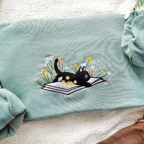 Cute Lying On The Book Cat Embroidered Daisy Reading Lover Sweatshirt image 0