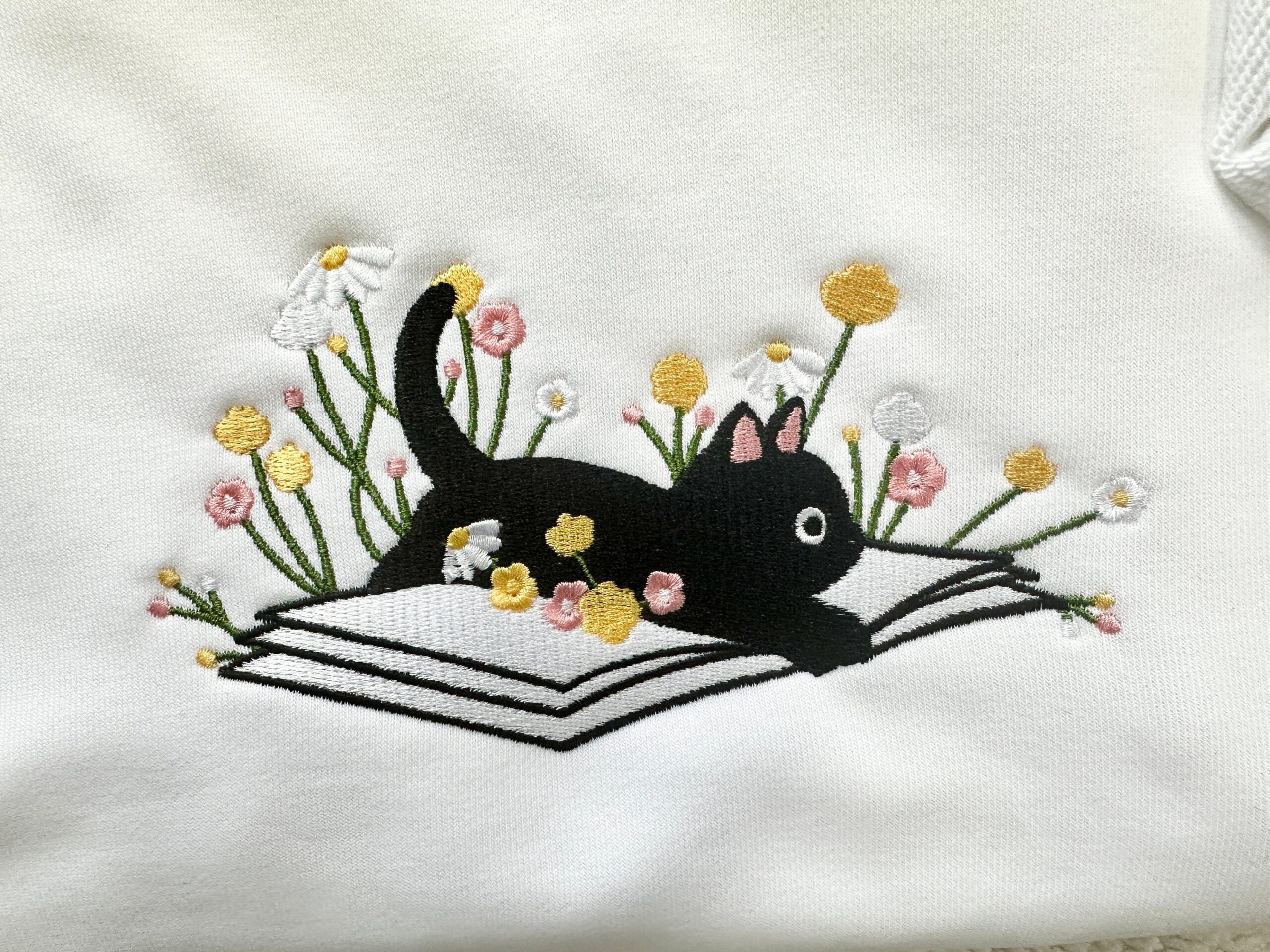 Cute Lying On The Book Cat Embroidered Daisy Reading Lover Sweatshirt image 4