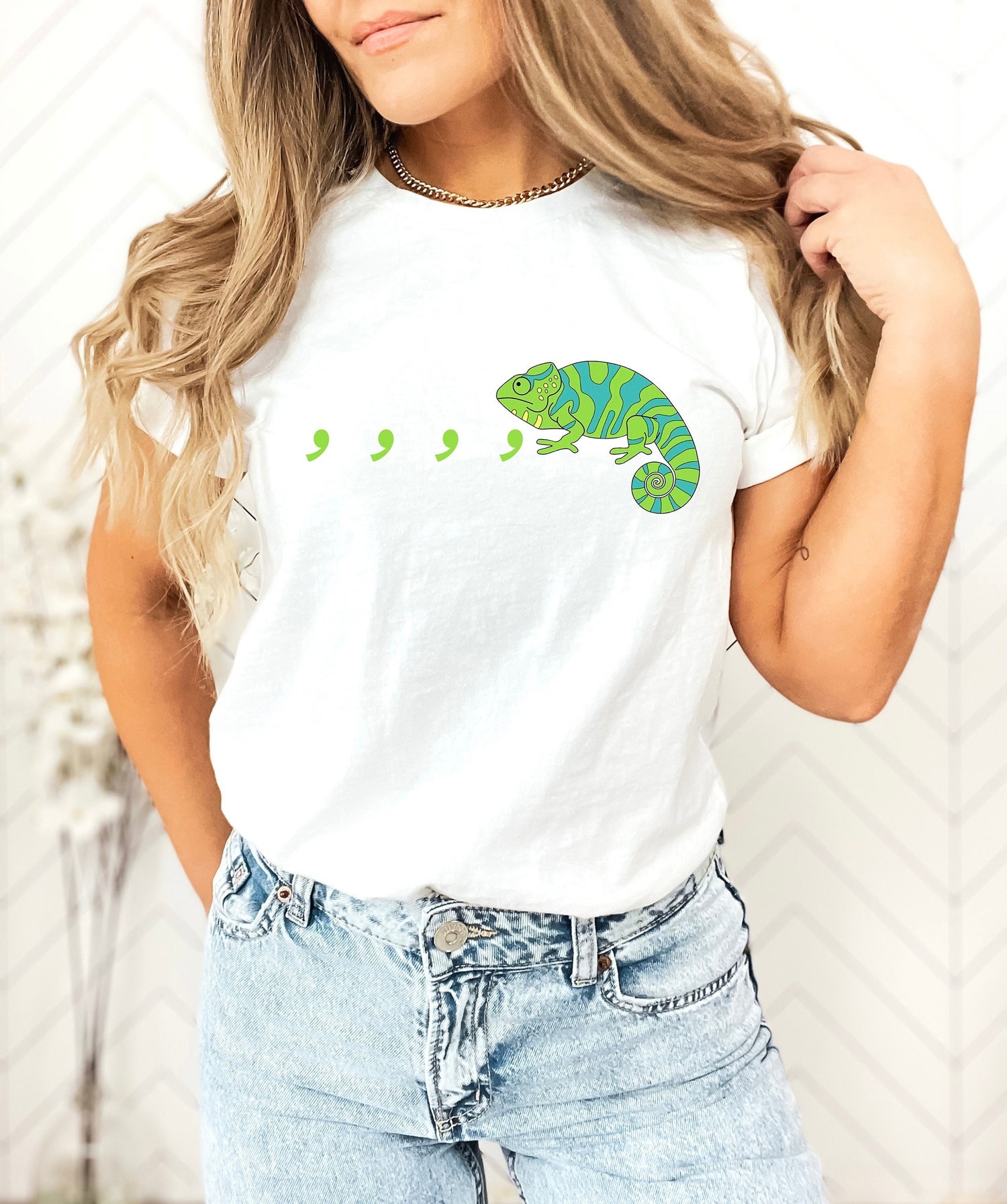 Comma Chameleon Reading Funny Grammar English Teacher Lizard Book Lover Shirt image 1