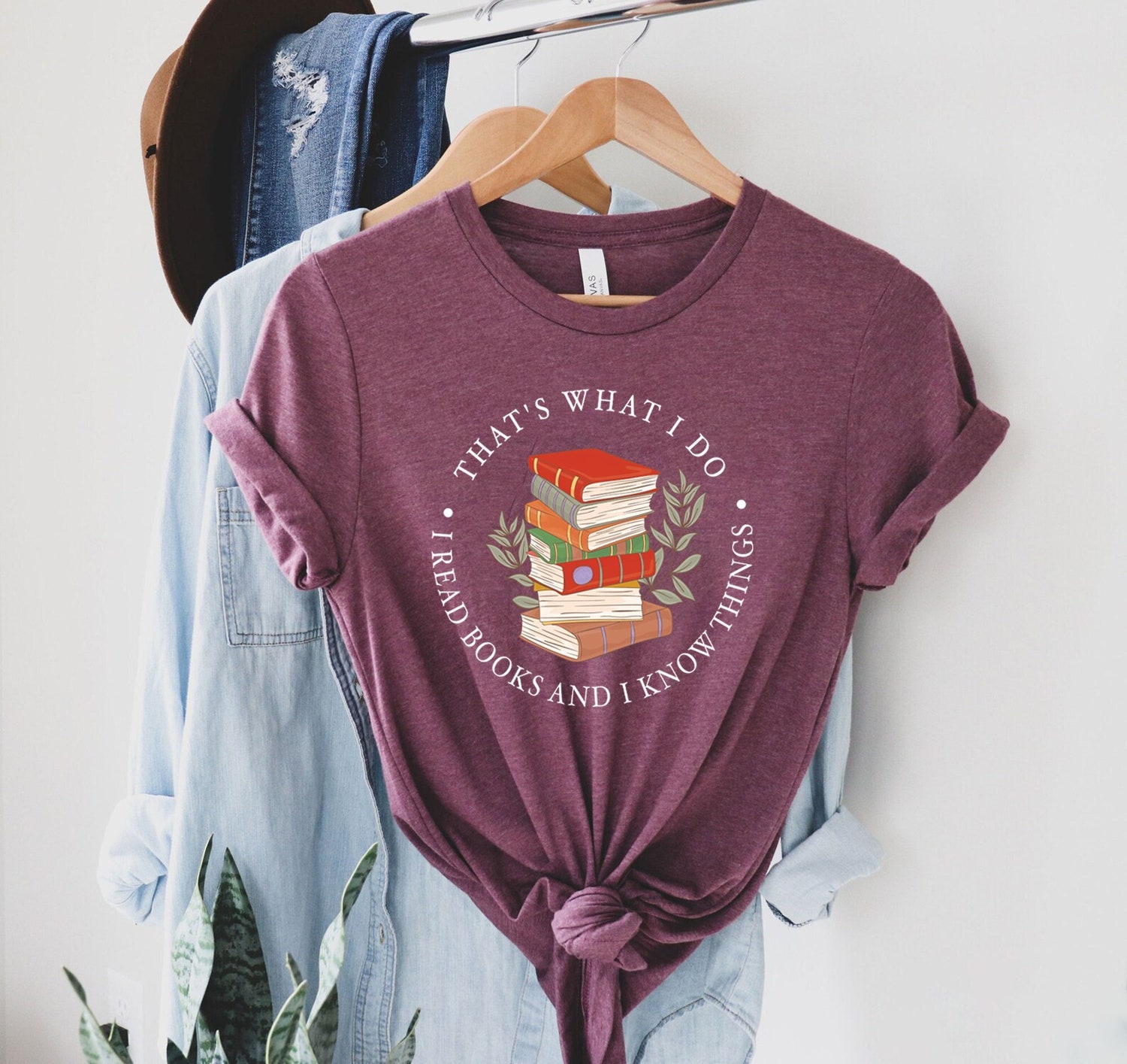 That's What I Do I Read Books And I Know Things Lover Librarian Teacher Shirt image 1