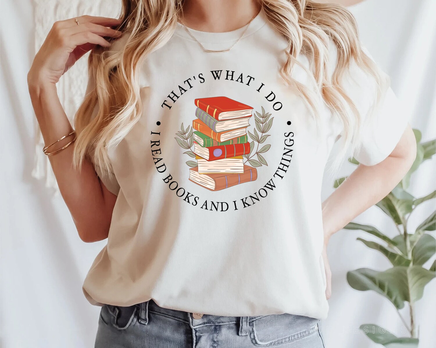 That's What I Do Read Books And Know Things Lover Librarian Reading Teacher Shirt image 1