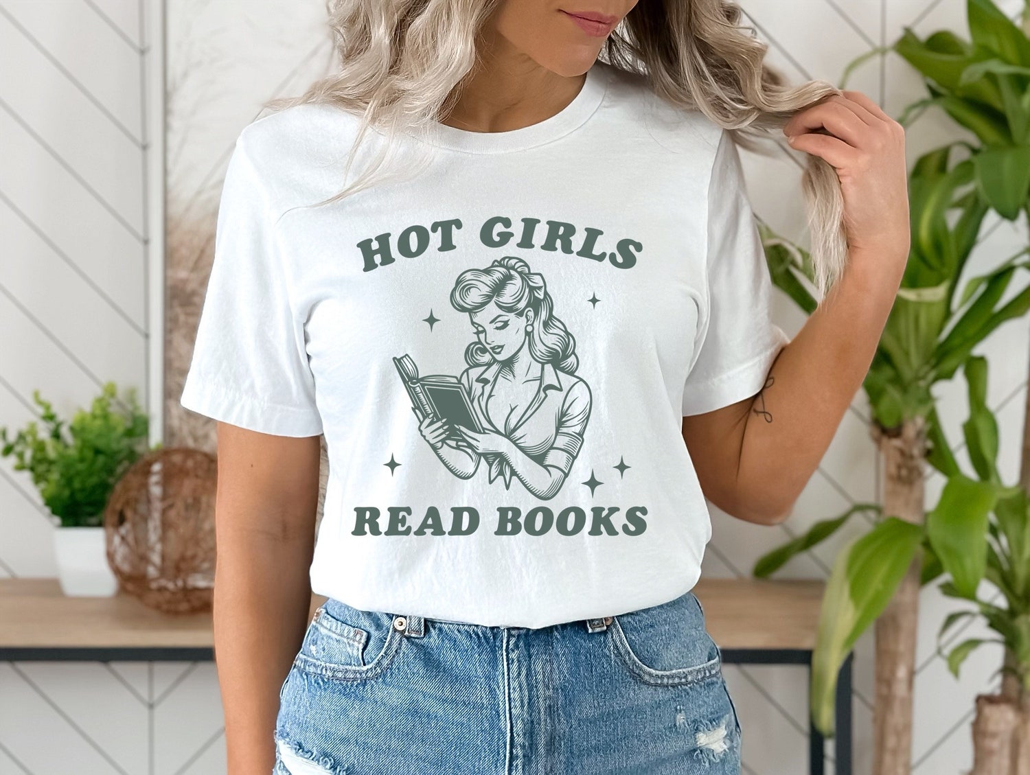 Vintage Hot Girls Read Books T-Shirt Retro Book Lovers Graphic Tee Cute Bookworm Gift image 2