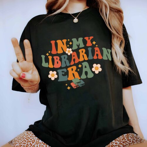 Retro Librarian Shirt| In My Librarian Era Book Lover Gift Bookworm Reading Shirt image 0